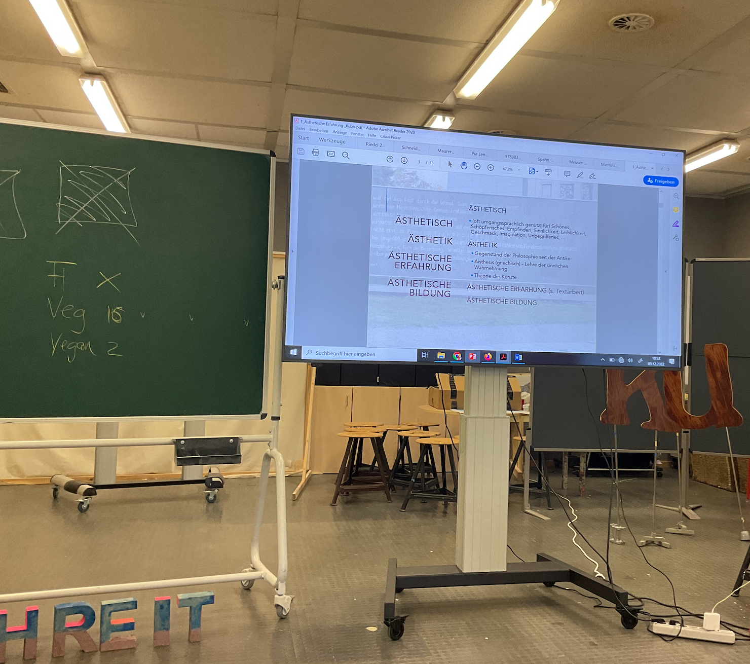 Nach der Kreidezeit kommt die… Tabletzeit? – ein Gespräch mit der KI über die digitale Schulrevolution